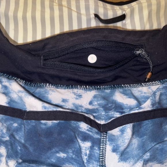 Lululemon Speed Up Low-Rise Lined Short 2.5" - Picture 3 of 3